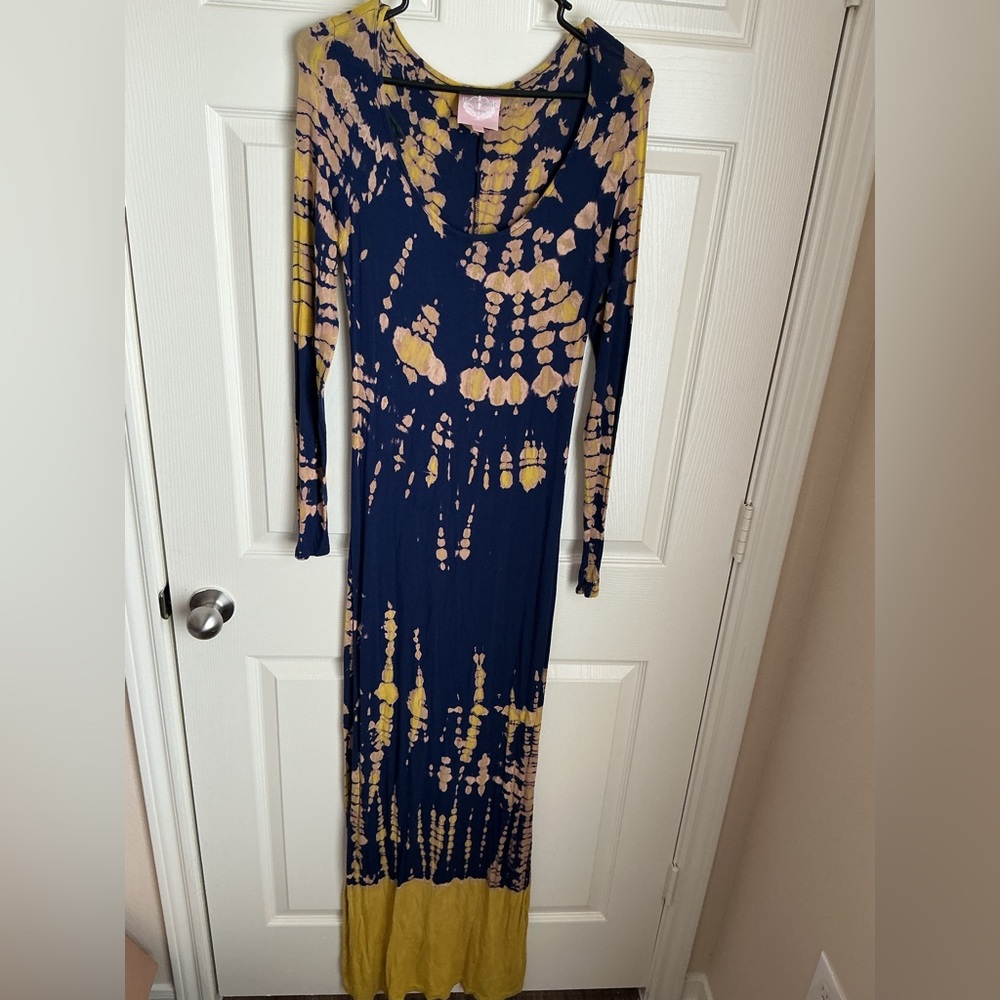 Romeo & Juliet Couture Blue and Yellow Tie-Dye Long Sleeve Dress